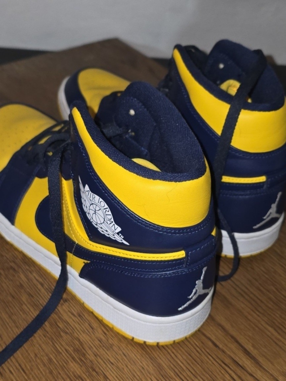 Nike Air Jordan 1 Mid Michigan Yellow Navy Men's Size 10 (2012) - Picture 2 of 5